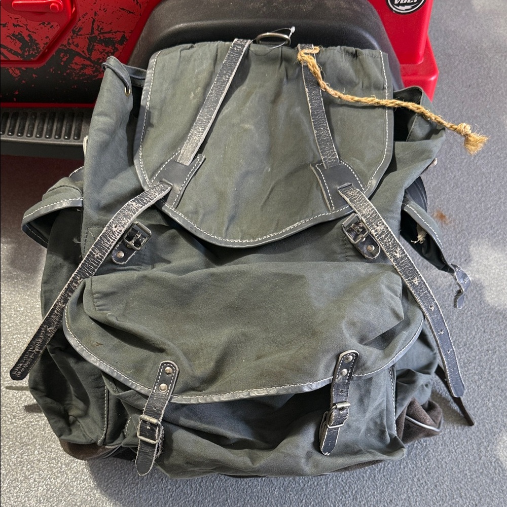 Vintage 1970s ATLUS Spanish Army Rucksack Hiking Pack